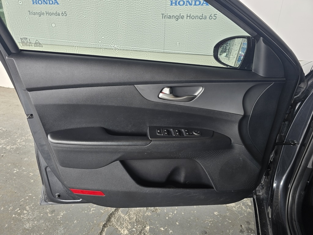 Thumbnail: 2019 Kia Forte - 13