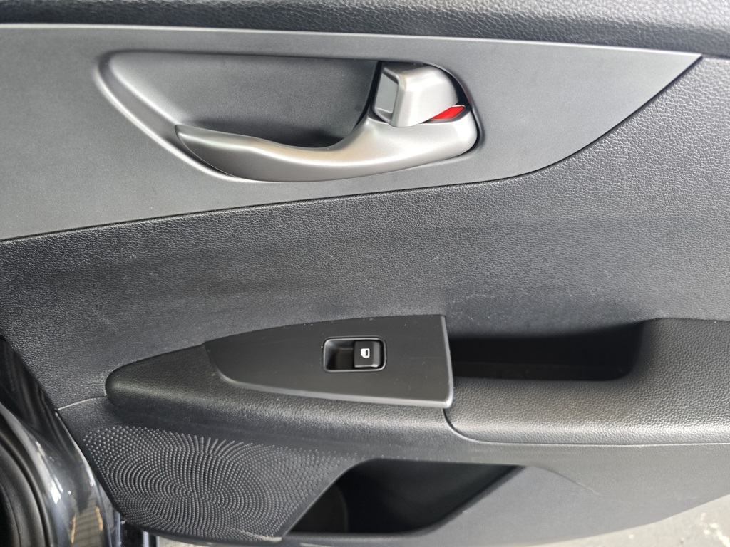 Thumbnail: 2019 Kia Forte - 18