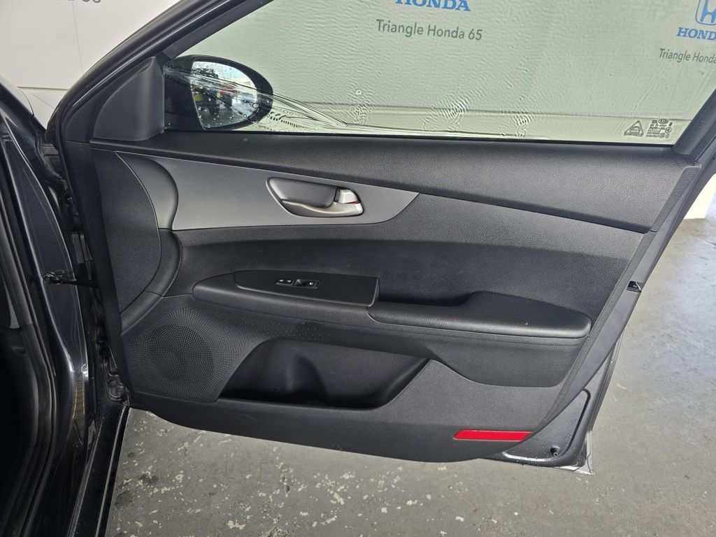 Thumbnail: 2019 Kia Forte - 19