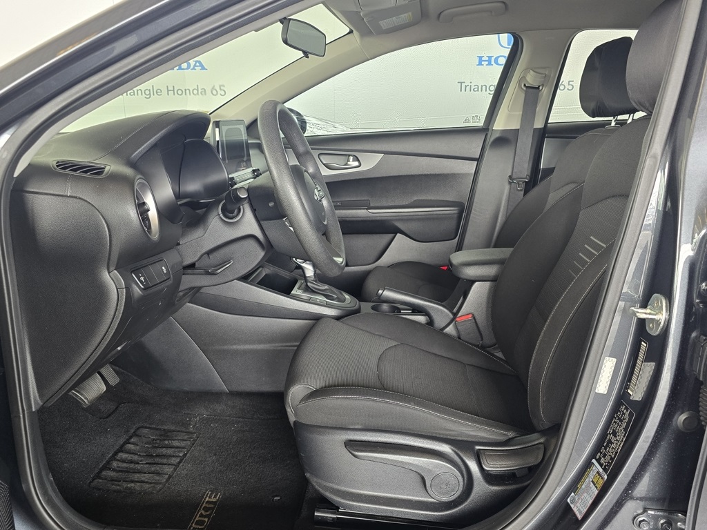 Thumbnail: 2019 Kia Forte - 8