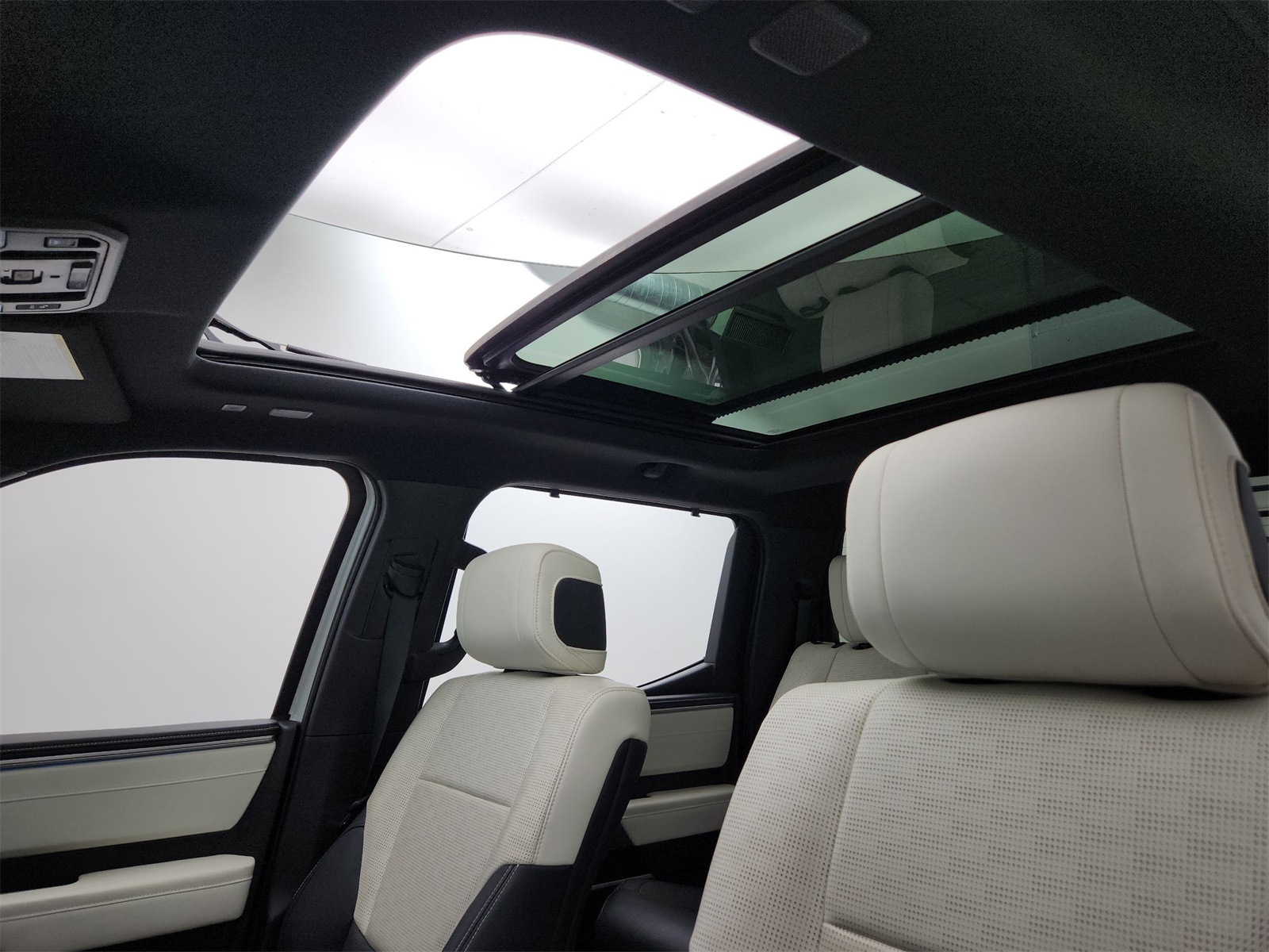 2023 Toyota Tundra Hybrid Capstone