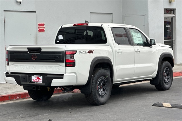 2025 Nissan Frontier PRO-4X photo 3