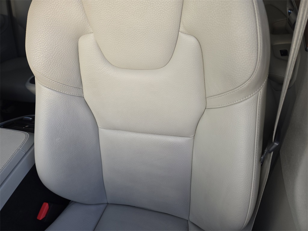 2022 Volvo XC90 T5 Momentum Gray at DeMontrond Auto Country