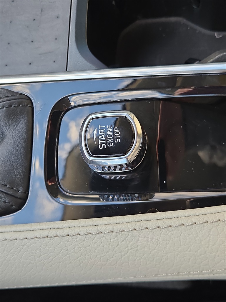 2022 Volvo XC90 T5 Momentum Gray at DeMontrond Auto Country