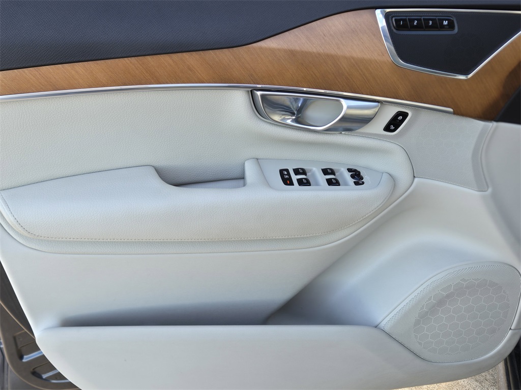 2022 Volvo XC90 T5 Momentum Gray at DeMontrond Auto Country