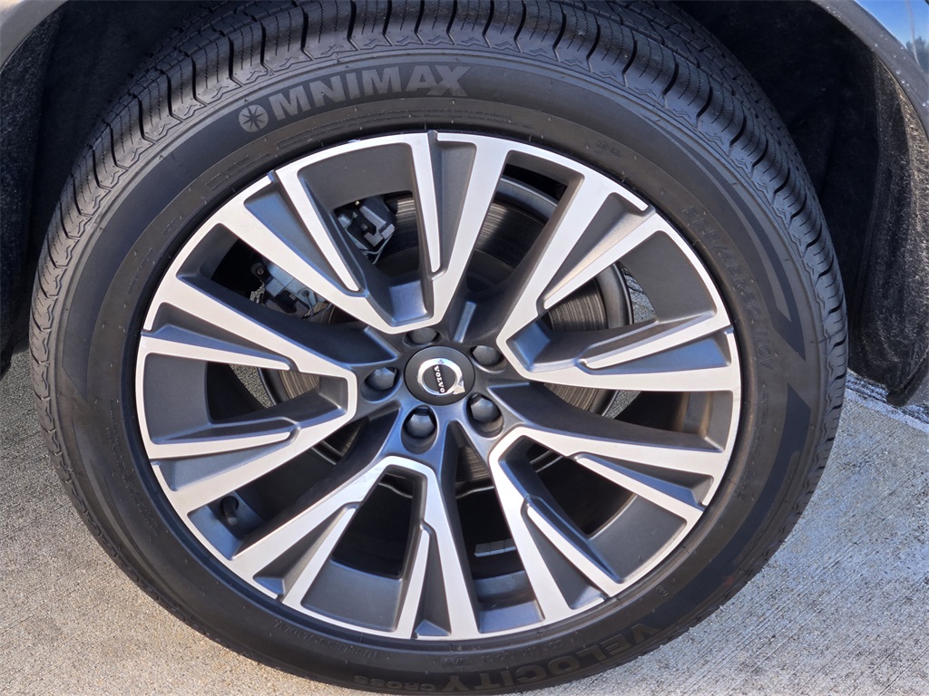 2022 Volvo XC90 T5 Momentum Gray at DeMontrond Auto Country