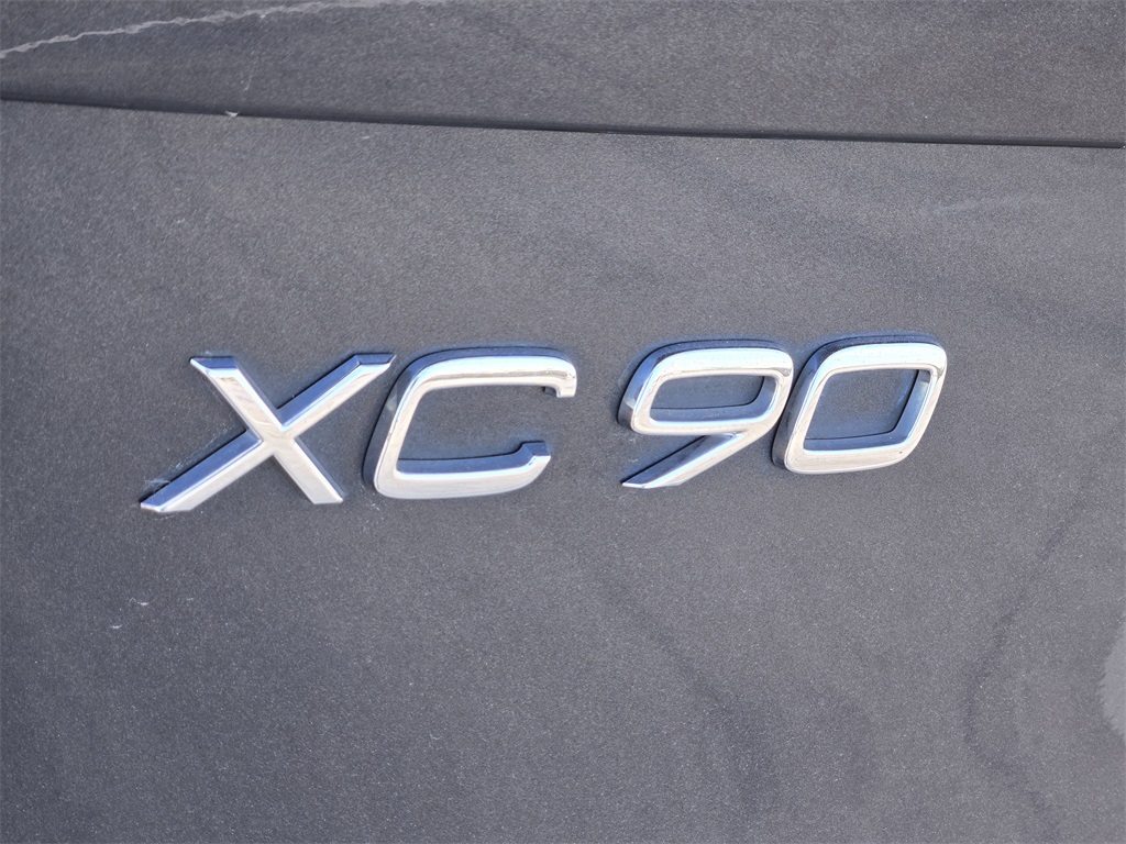 2022 Volvo XC90 T5 Momentum Gray at DeMontrond Auto Country