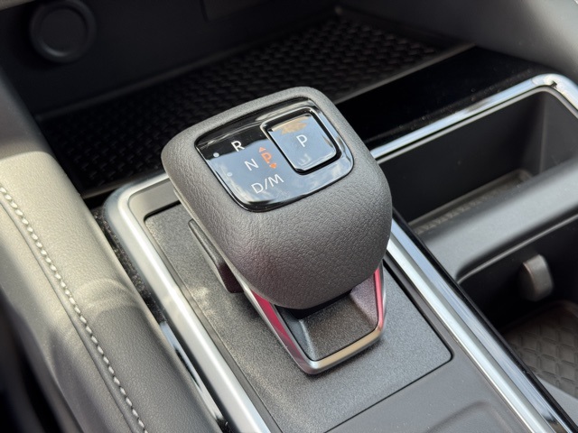 2025 Nissan Pathfinder SV photo 3