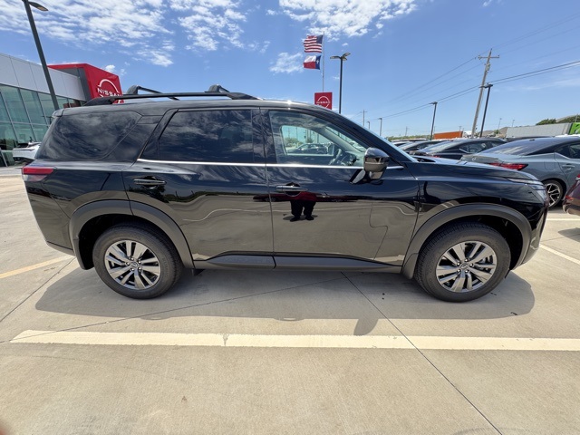 2025 Nissan Pathfinder SV photo 6