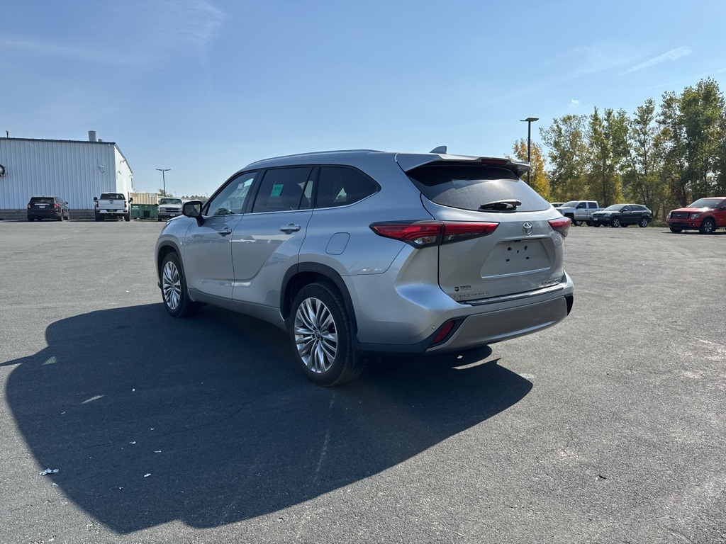 2023 Toyota Highlander Limited photo 2