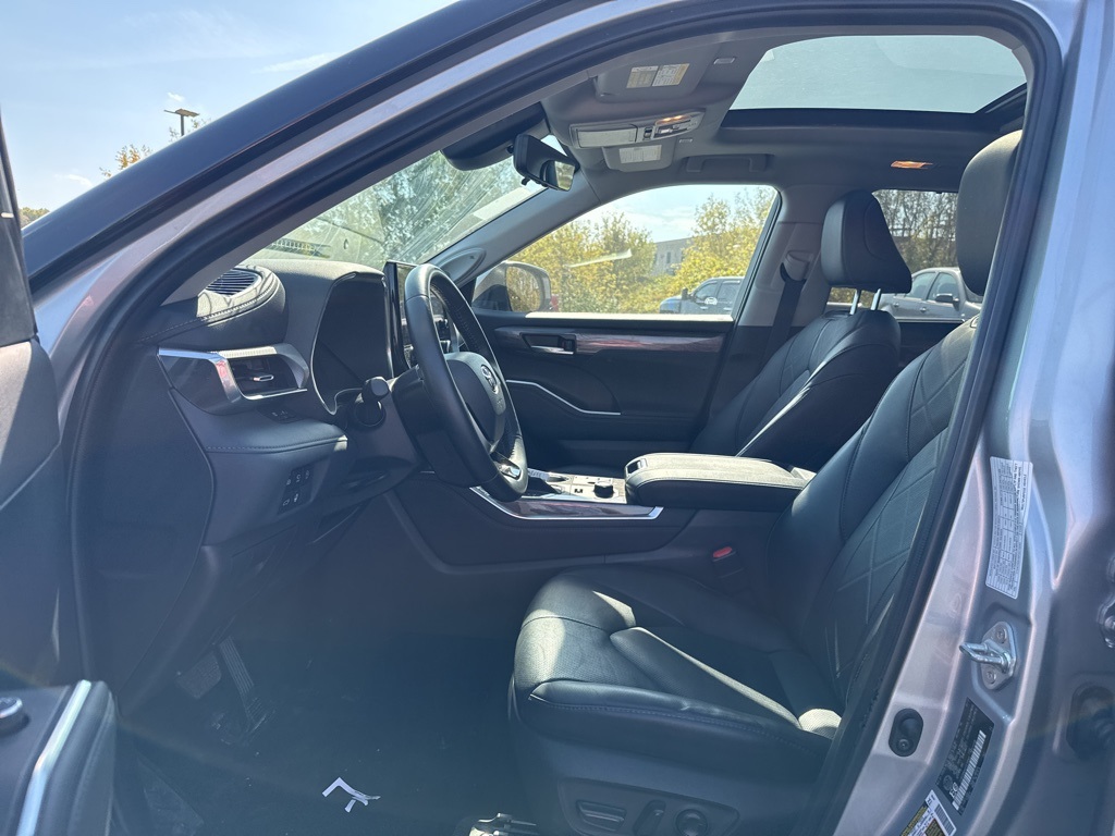 2023 Toyota Highlander Limited photo 3