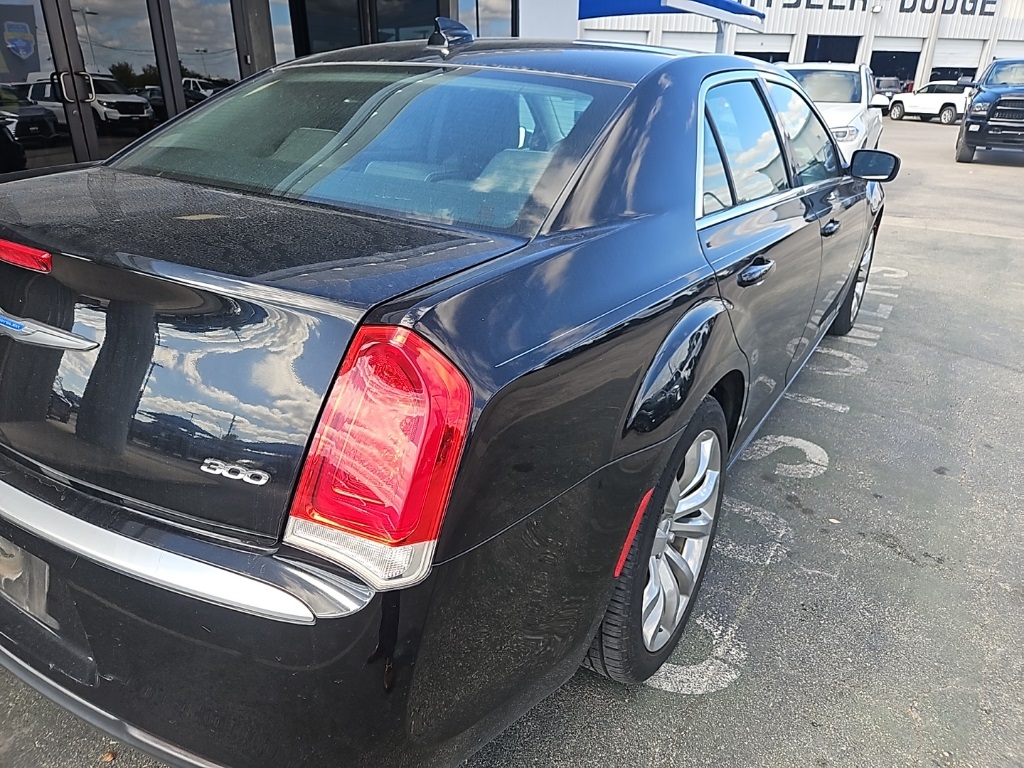 Used Car 2019 Chrysler 300  Touring For Sale Under $20,000 In San Marcos, Texas