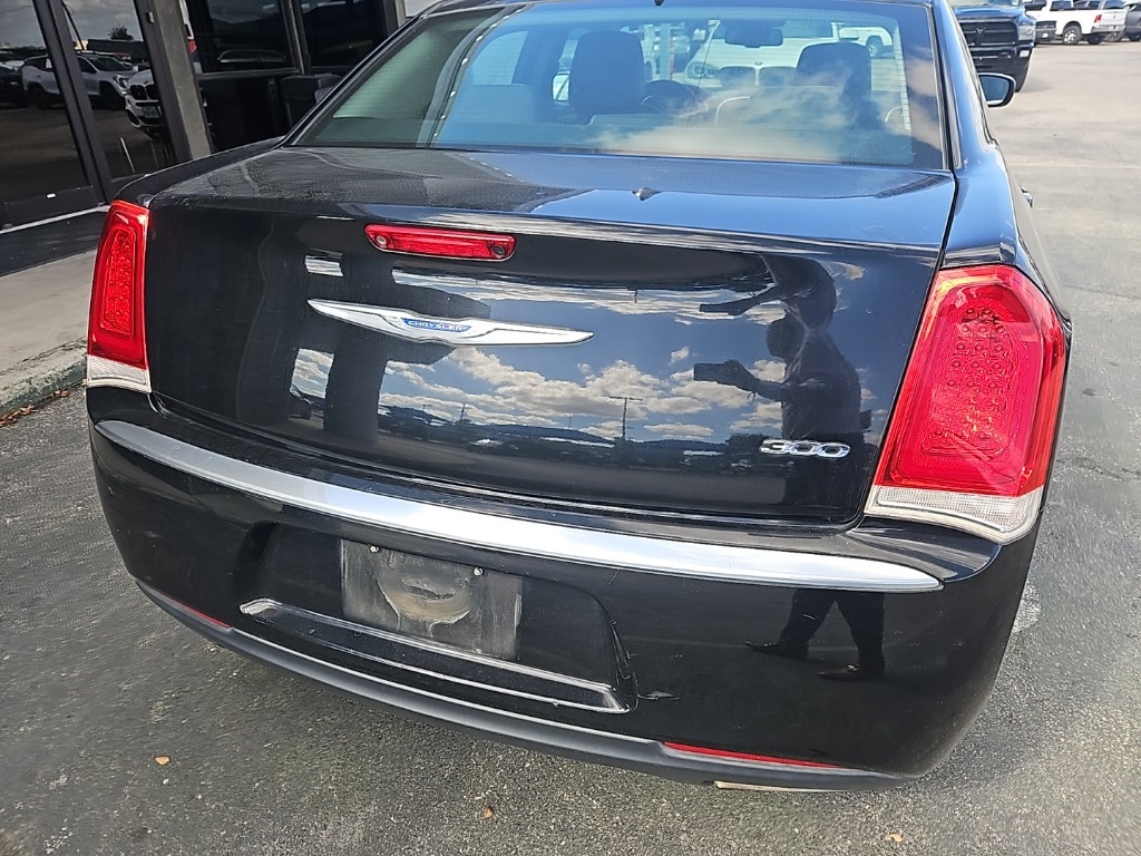 Used Car 2019 Chrysler 300  Touring For Sale Under $20,000 In San Marcos, Texas