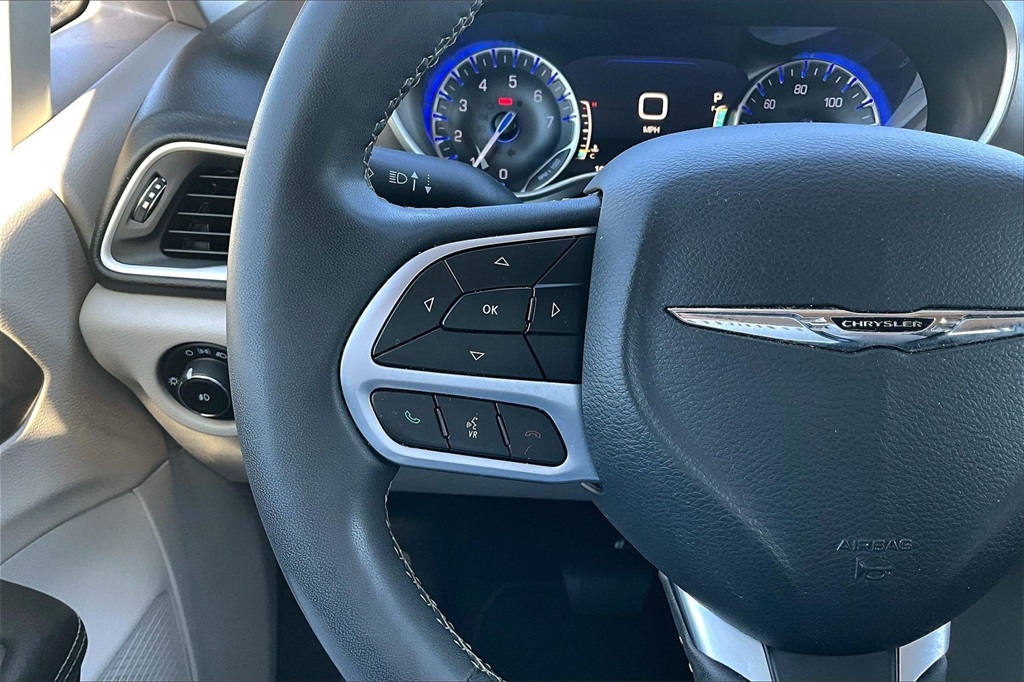 2022 Chrysler Pacifica Touring L White at AutoSavvy Houston Southwest