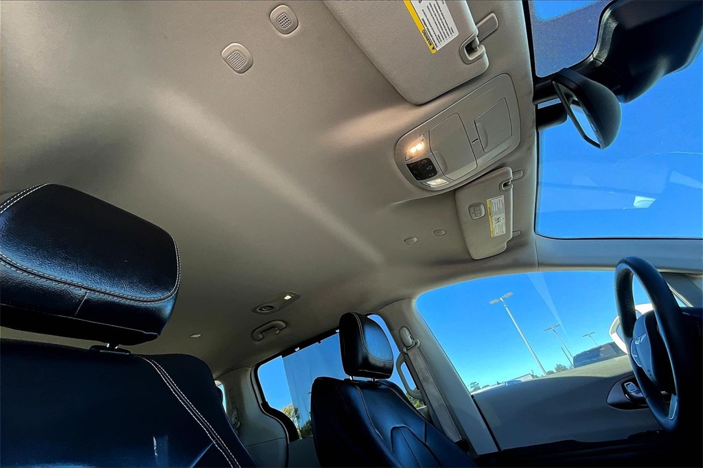 2022 Chrysler Pacifica Touring L White at AutoSavvy Houston Southwest