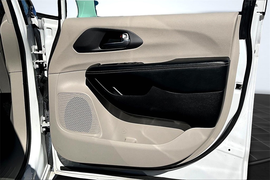 2022 Chrysler Pacifica Touring L White at AutoSavvy Houston Southwest