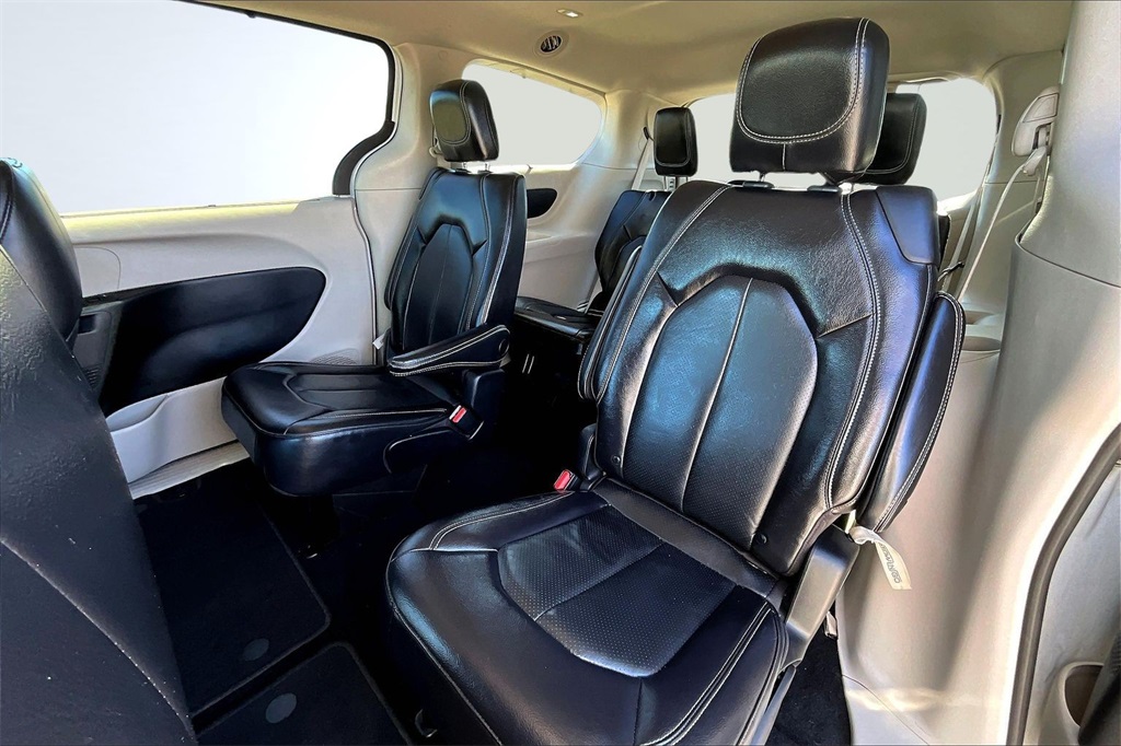 2022 Chrysler Pacifica Touring L White at AutoSavvy Houston Southwest