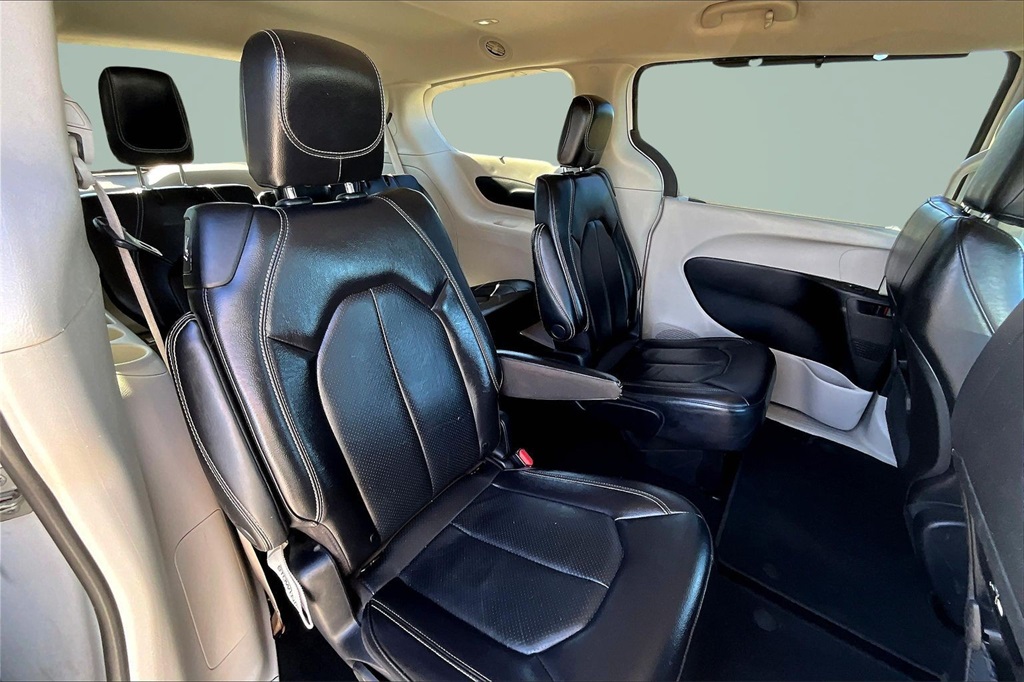 2022 Chrysler Pacifica Touring L White at AutoSavvy Houston Southwest