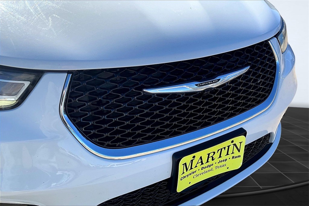 2022 Chrysler Pacifica Touring L White at AutoSavvy Houston Southwest