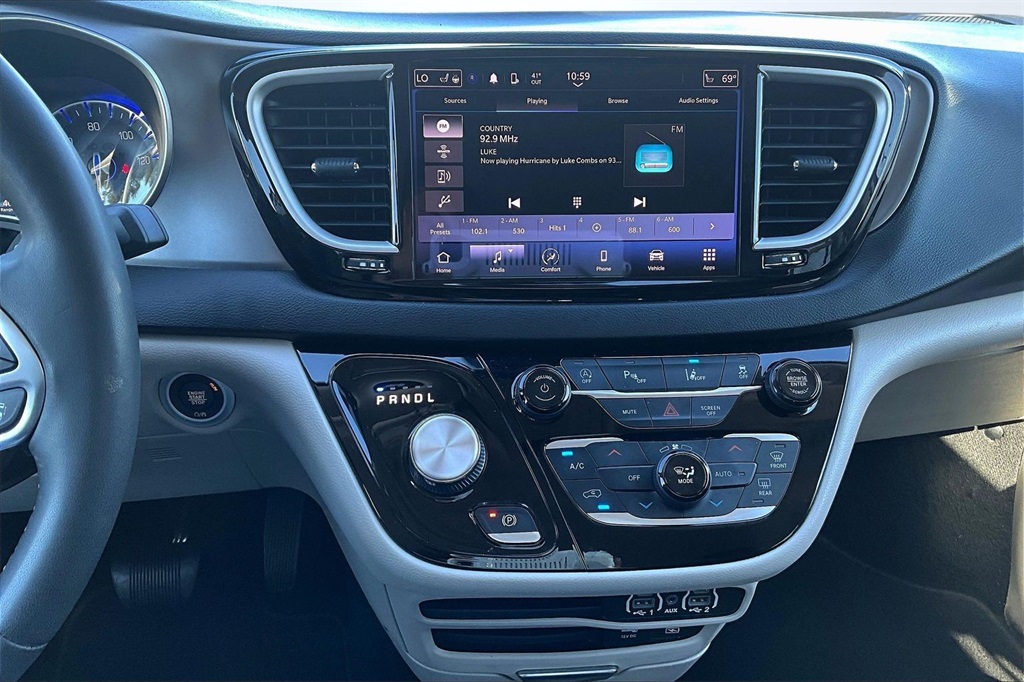 2022 Chrysler Pacifica Touring L White at AutoSavvy Houston Southwest