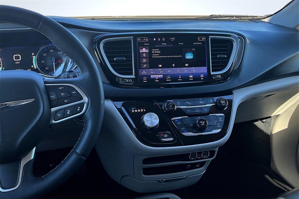 2022 Chrysler Pacifica Touring L White at AutoSavvy Houston Southwest