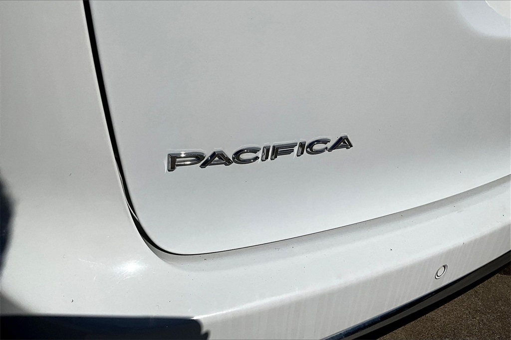 2022 Chrysler Pacifica Touring L White at AutoSavvy Houston Southwest