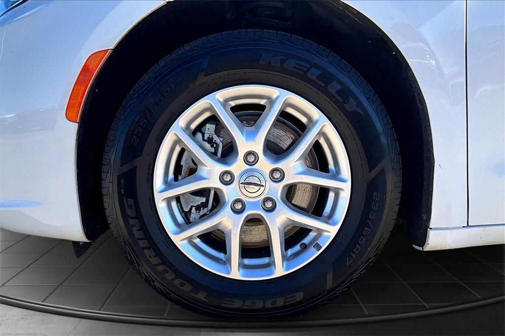 2022 Chrysler Pacifica Touring L White at AutoSavvy Houston Southwest