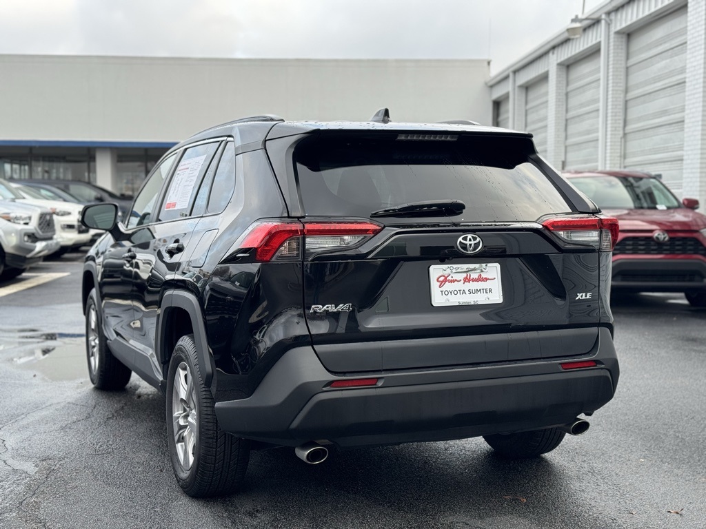 2023 Toyota RAV4 XLE photo 2