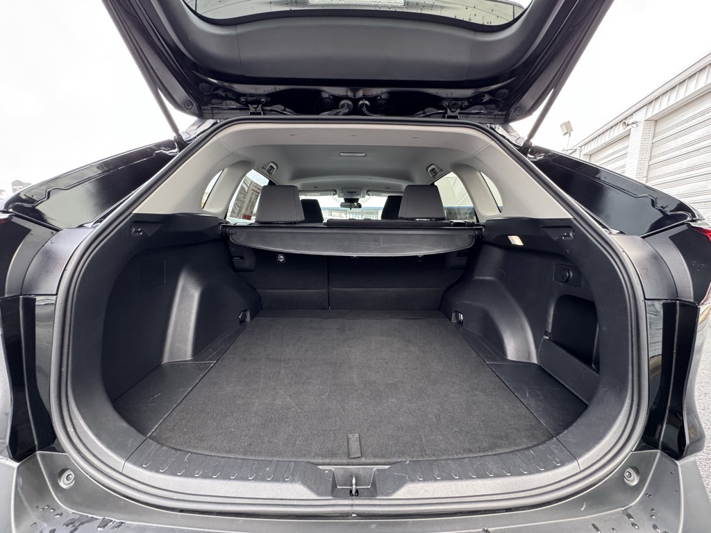2023 Toyota RAV4 XLE photo 4