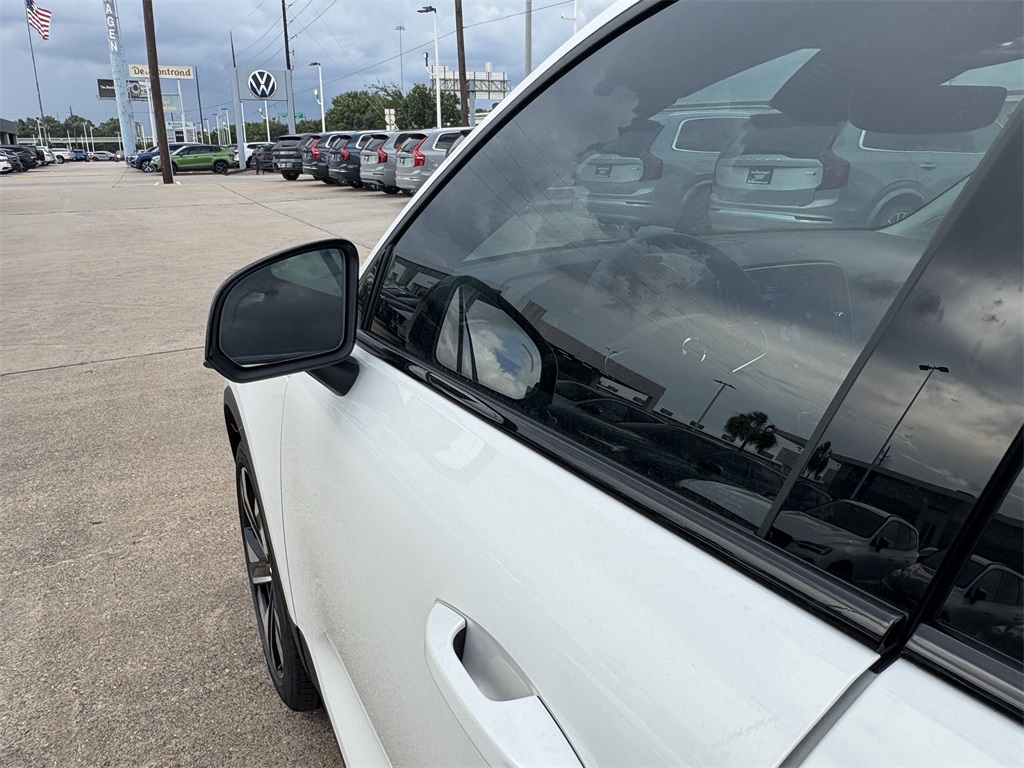 2026 Volvo XC40 B5 AWD ULTRA White at Ultimate Motorsports