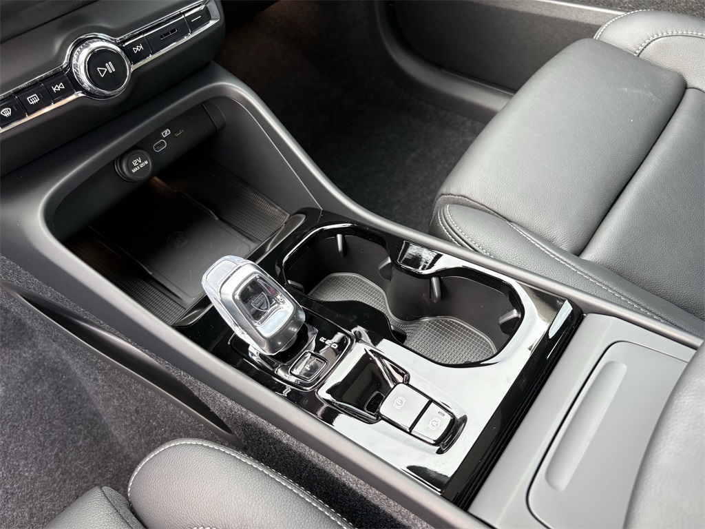 2026 Volvo XC40 B5 AWD ULTRA White at Ultimate Motorsports