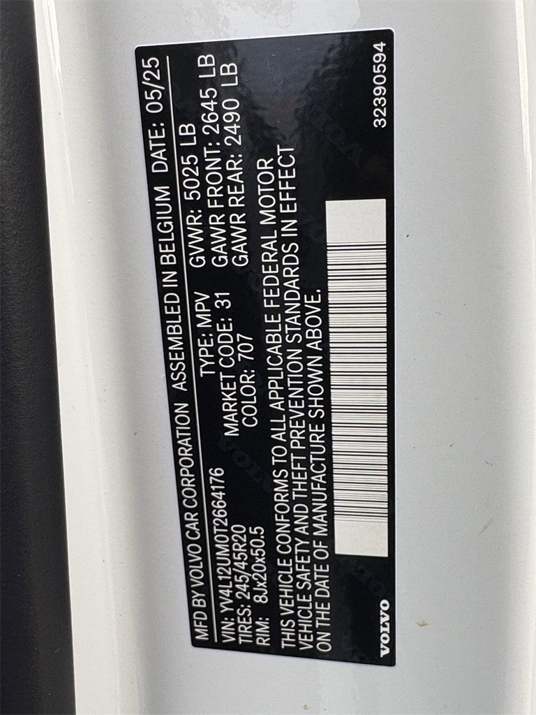 2026 Volvo XC40 B5 AWD ULTRA White at Ultimate Motorsports