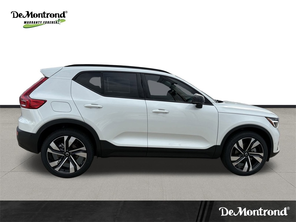 2026 Volvo XC40 B5 AWD ULTRA White at Ultimate Motorsports