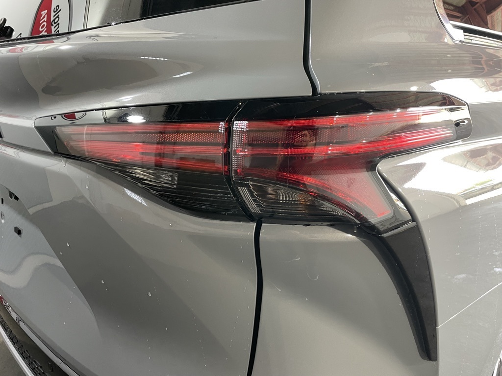 Thumbnail: 2025 Toyota Sienna - 16