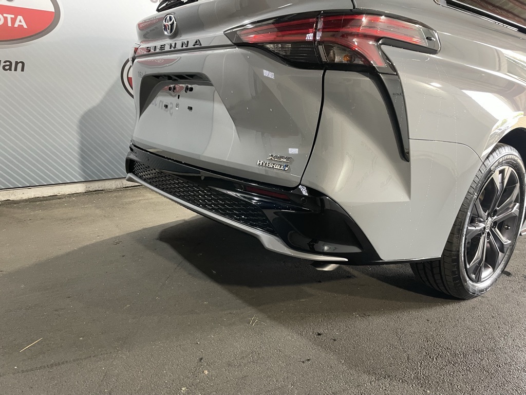 Thumbnail: 2025 Toyota Sienna - 18