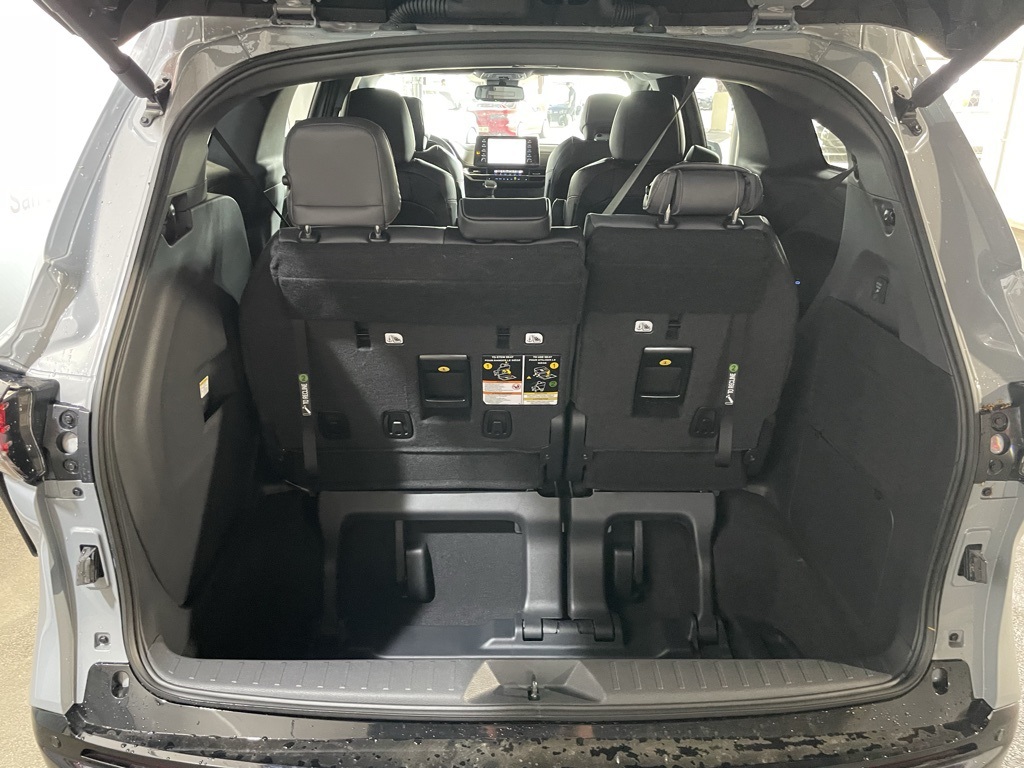 Thumbnail: 2025 Toyota Sienna - 23
