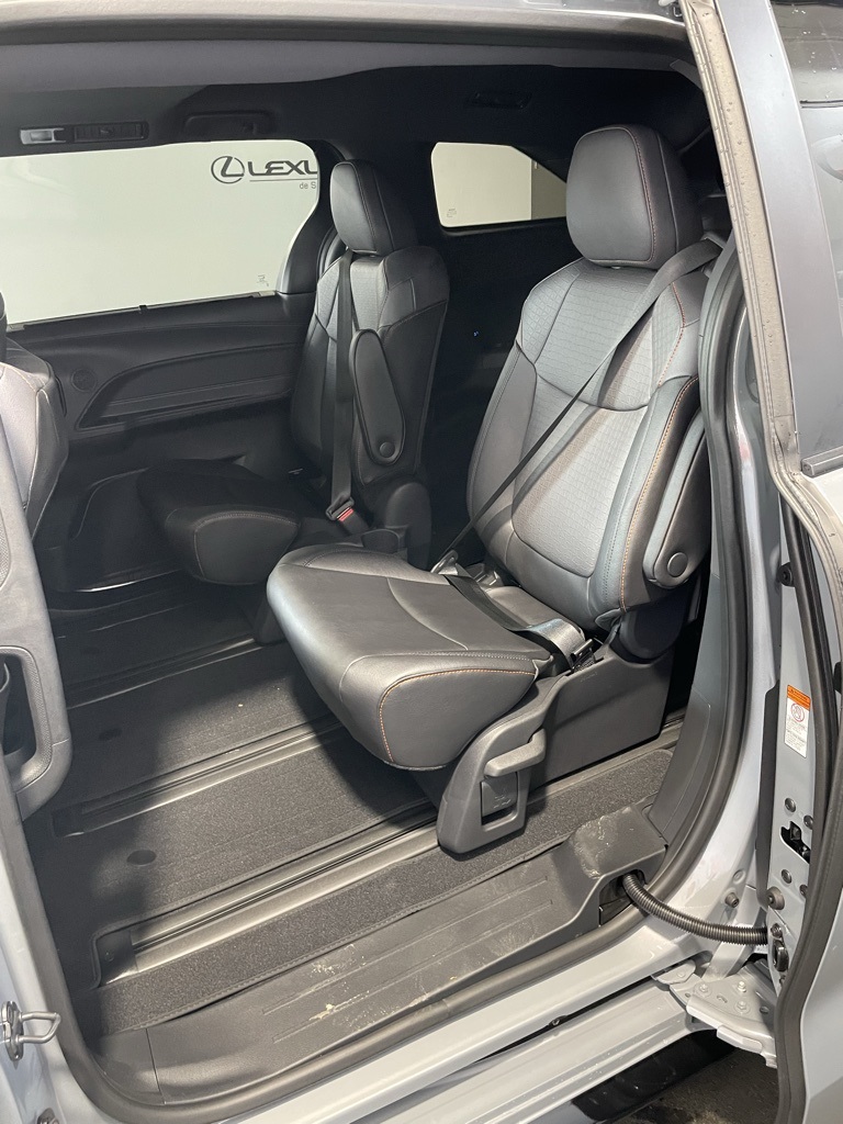 Thumbnail: 2025 Toyota Sienna - 27