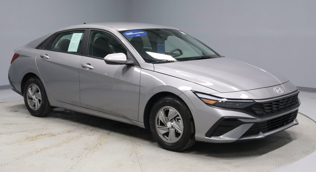 2025 Hyundai Elantra SE FWD