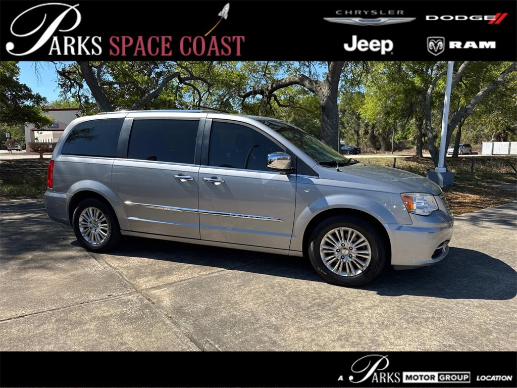2015 Chrysler Town & Country Limited FWD