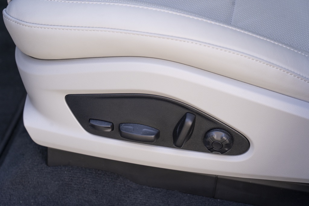 2025 Porsche Macan Electric 4S - Photo 10