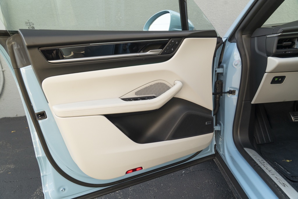 2025 Porsche Macan Electric 4S - Photo 12