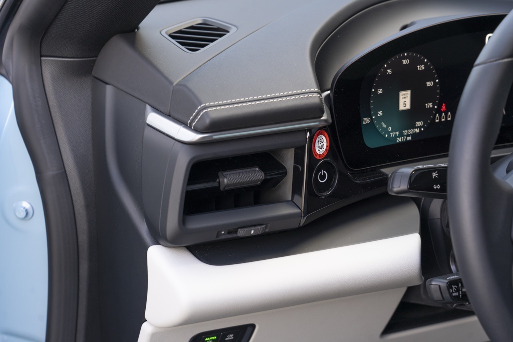 2025 Porsche Macan Electric 4S - Photo 17