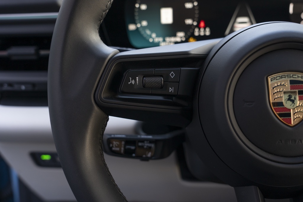 2025 Porsche Macan Electric 4S - Photo 18