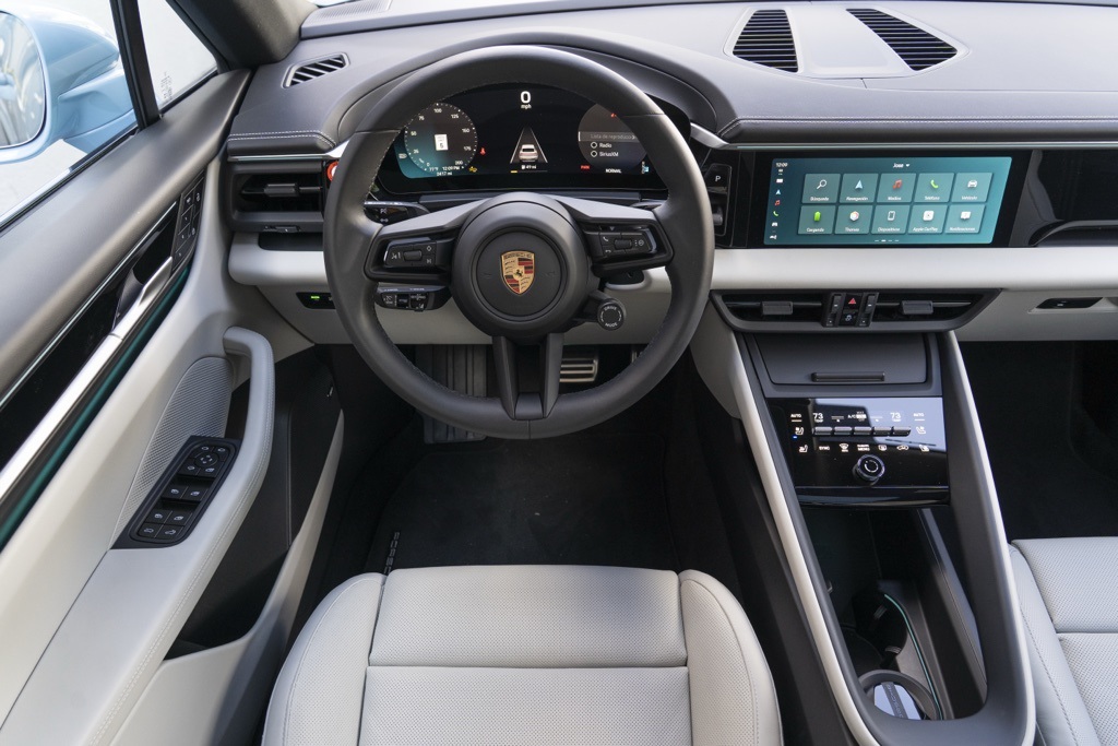 2025 Porsche Macan Electric 4S - Photo 21