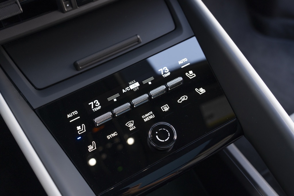 2025 Porsche Macan Electric 4S - Photo 26