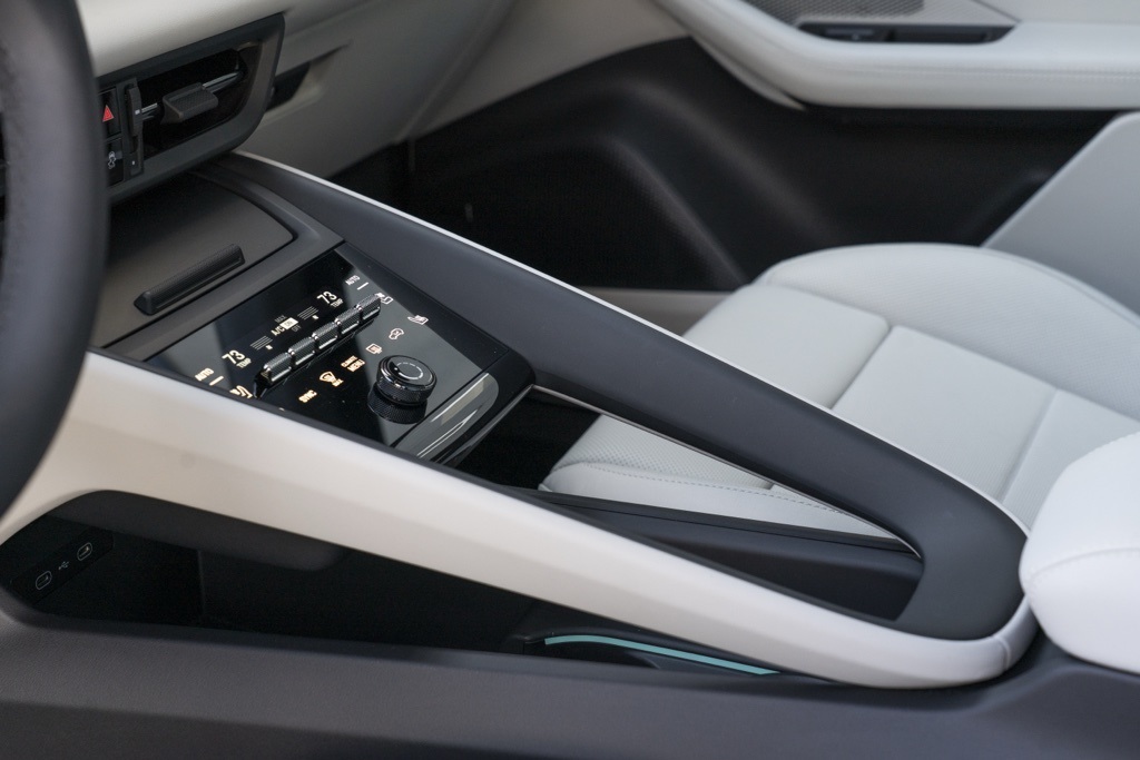 2025 Porsche Macan Electric 4S - Photo 28