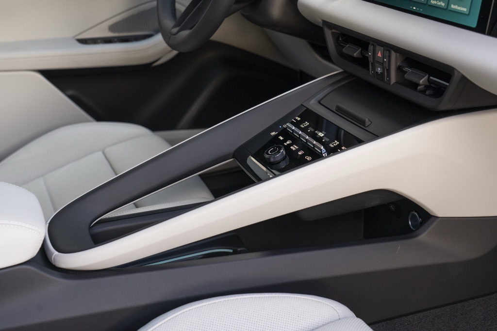 2025 Porsche Macan Electric 4S - Photo 29