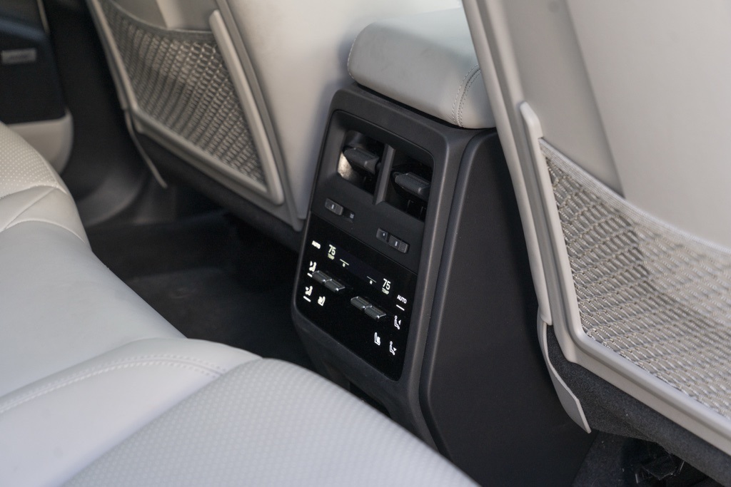 2025 Porsche Macan Electric 4S - Photo 44