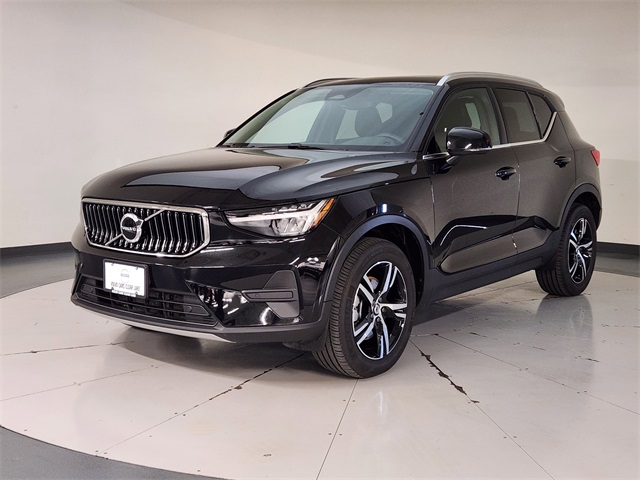 2025 Volvo XC40 B5 Core