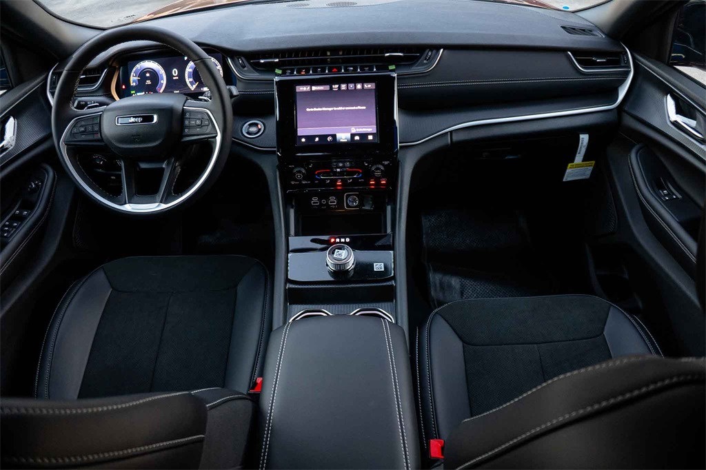 New Car 2025 Jeep Grand Cherokee  Altitude For Sale Under $40,000 In San Marcos, Texas